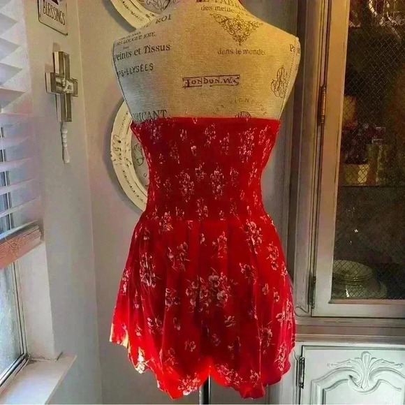 Red Floral Strapless Romper Forever21 size Large - Picture 3 of 3